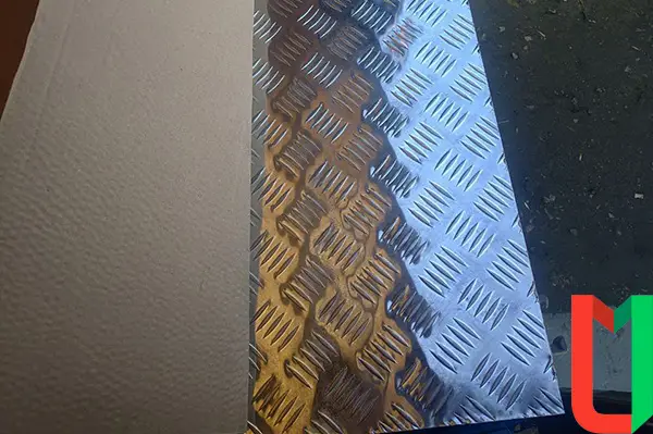 Рифлёный алюминиевый лист чечевица 1,2х1500х1500 мм АМг2